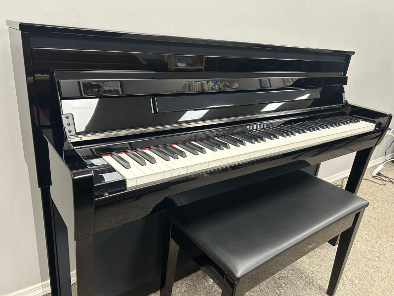 Yamaha Clavinova CLP-785 in Polished Ebony